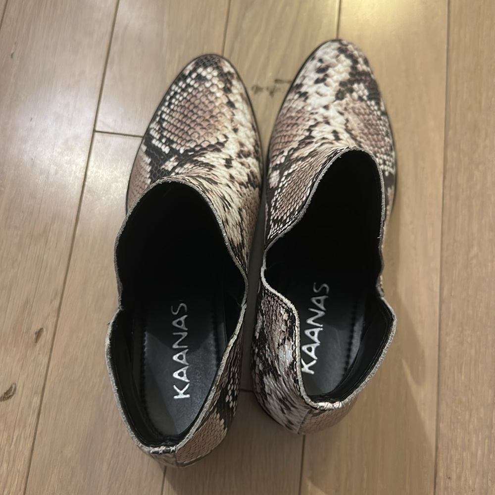 KAANAS Como Open Ankle Booties - Picture 11 of 13